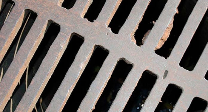 Manhole sump cover gutter