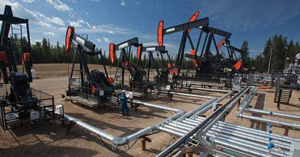 New federal projections suggest that Alberta oil sands emissions are closing in on the legal cap as production plans push higher