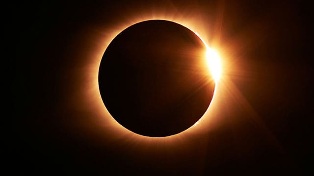 Total solar eclipse state of emergency