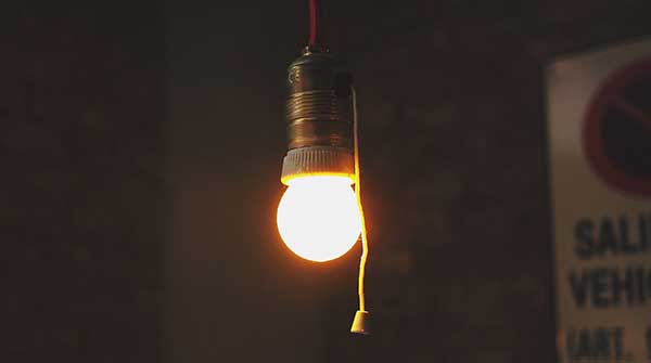 Light-bulb-light-switch