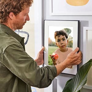 Walden Digital Picture Frame by Aura