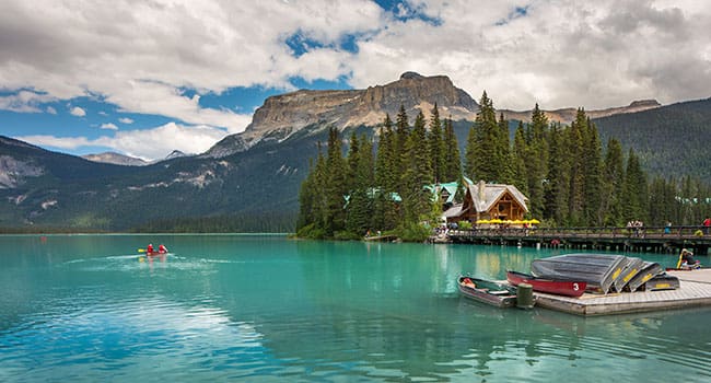 mountain lake lodge escape